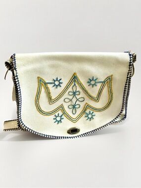 Vintage White Embroidery Embellished Handbag 1960s